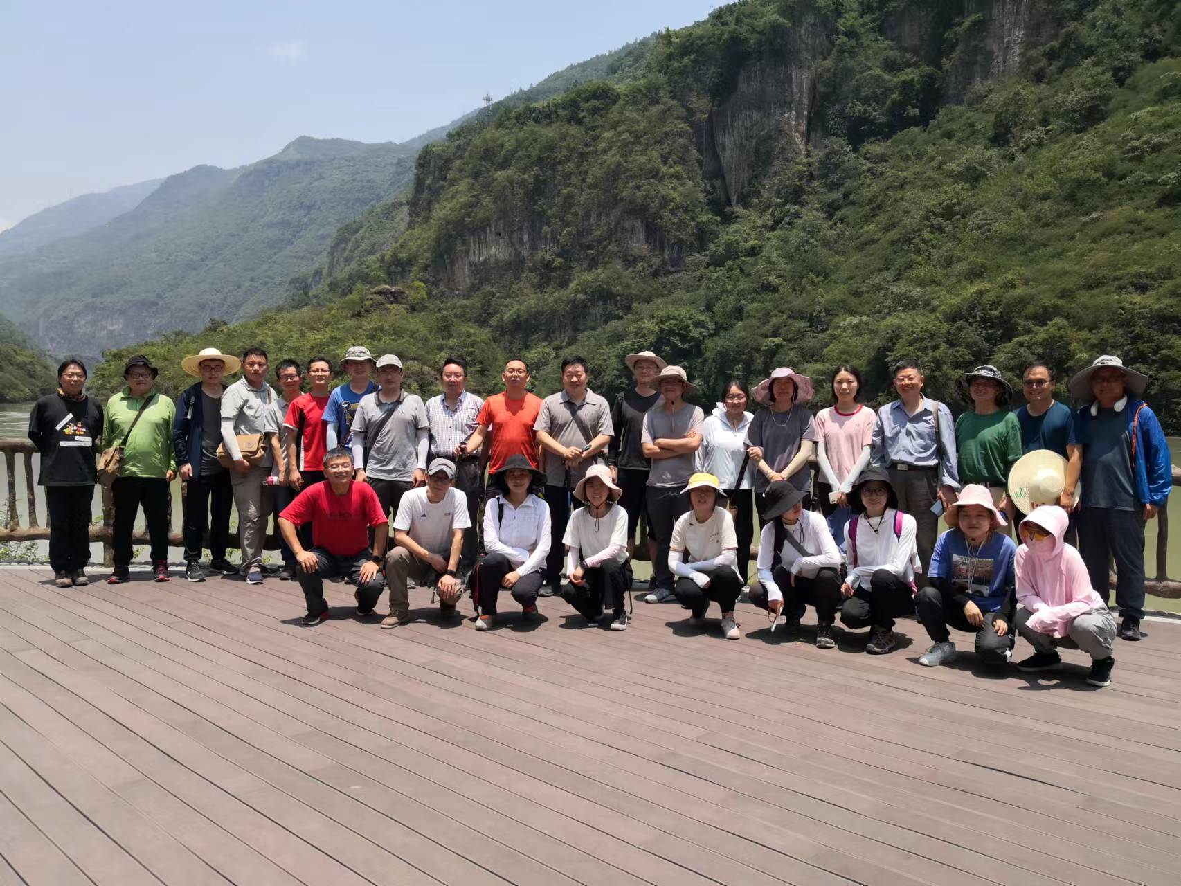专业启蒙行于峨眉山水 技能初练传承科学精神——我校开展2022年暑期峨眉山地质认识联合实习