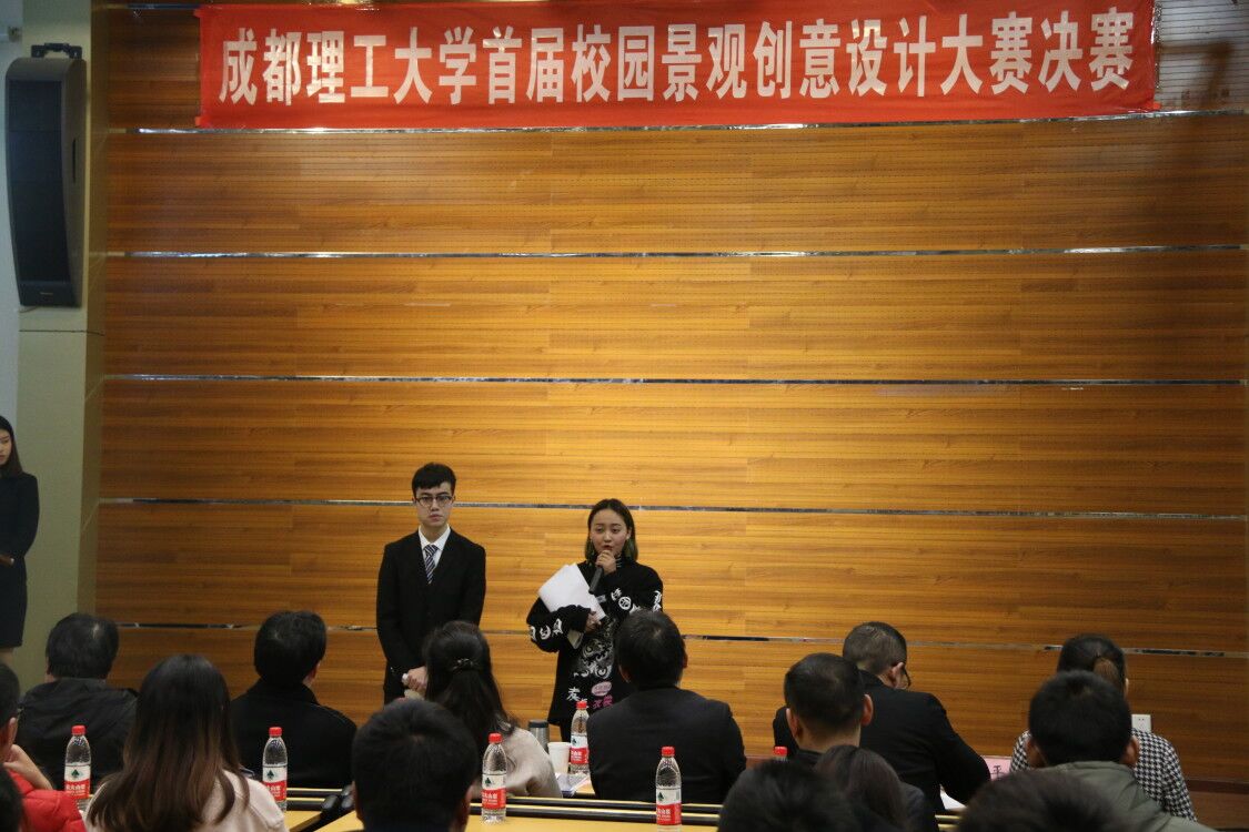 2、决赛现场选手答辩