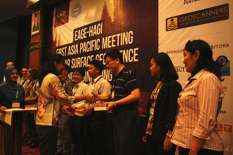 王绪本教授参加学术会议