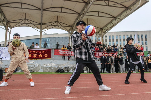 校艺术团表演_调整大小