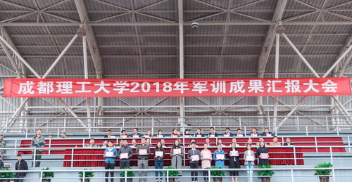 获奖辅导员合影_调整大小
