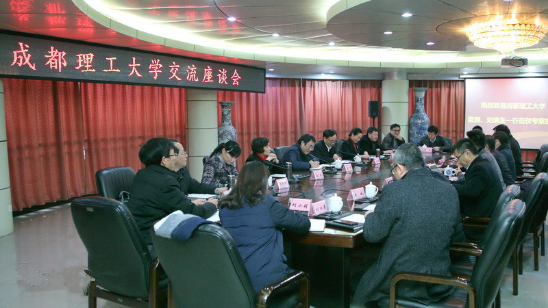 座谈会现场_副本