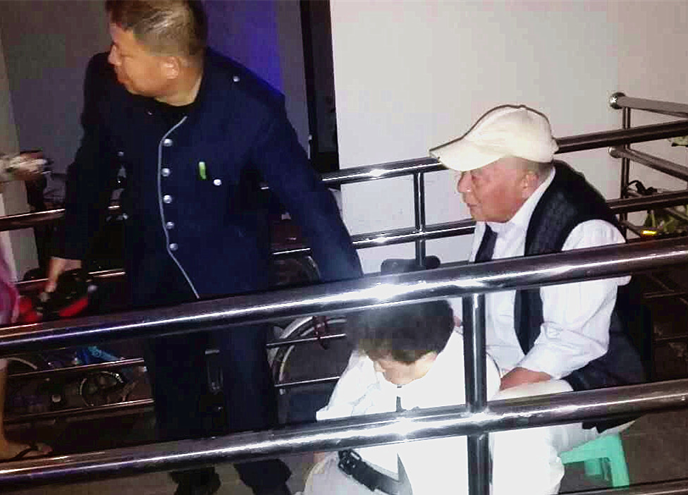 夜间帮助26栋突发疾病的老人2