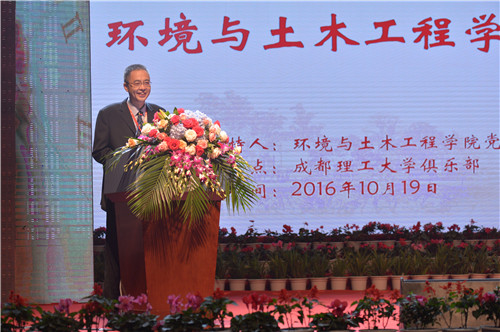 环工院党委书记雷宛主持大会_副本